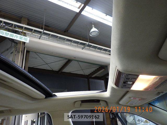Lexus LS 2011-10 2400908-21