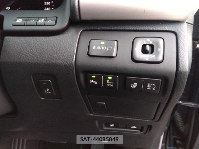 Lexus LS 2012-12 3771423-4