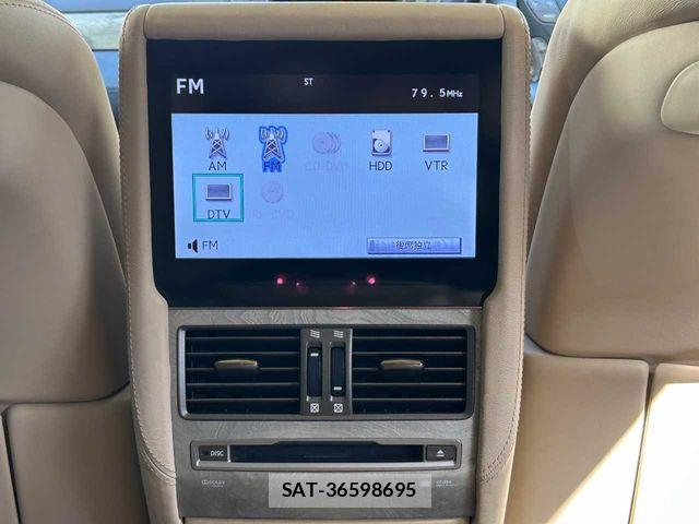 Lexus LS 2012-09 4044649-15