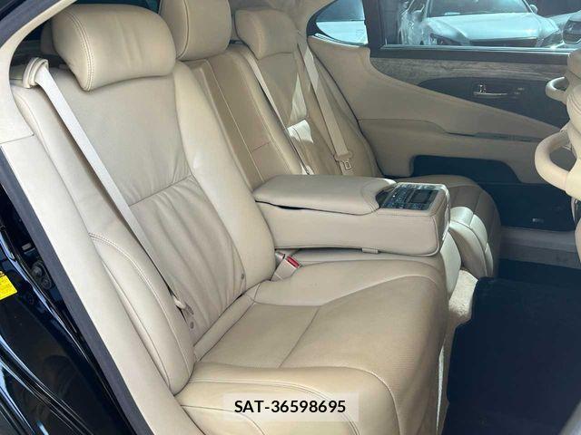 Lexus LS 2012-09 4044649-21