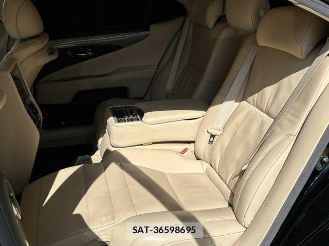 Lexus LS 2012-09 4044649-23