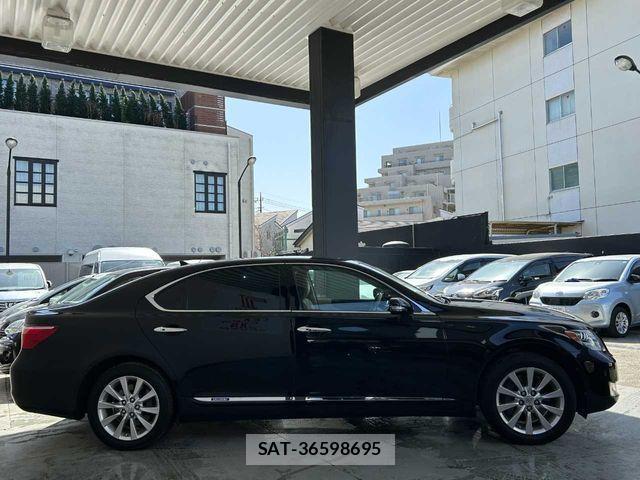 Lexus LS 2012-09 4044649-28