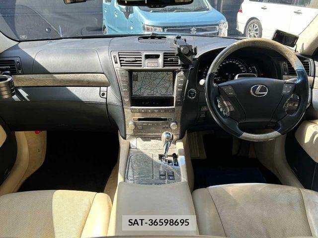 Lexus LS 2012-09 4044649-3