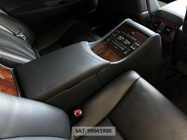 Lexus LS 2015-08 6791199-16