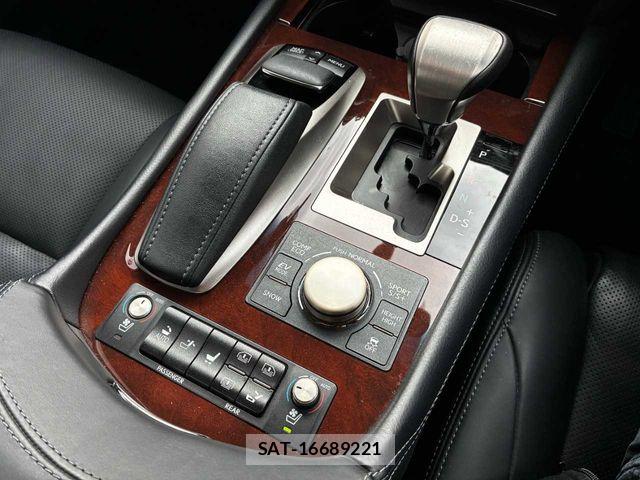 Lexus LS 2013-07 6907749-10