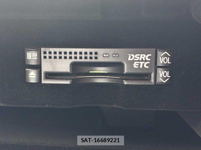 Lexus LS 2013-07 6907749-16