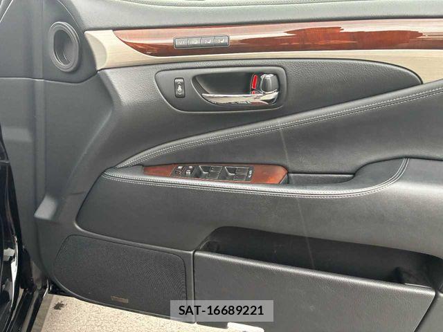 Lexus LS 2013-07 6907749-21