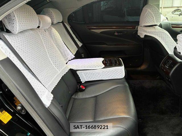 Lexus LS 2013-07 6907749-23