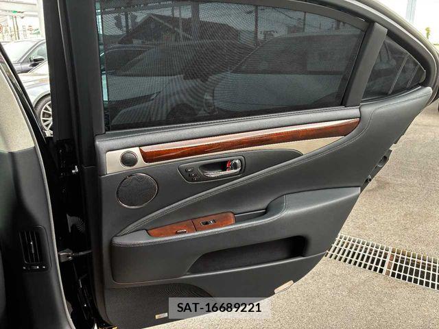 Lexus LS 2013-07 6907749-26