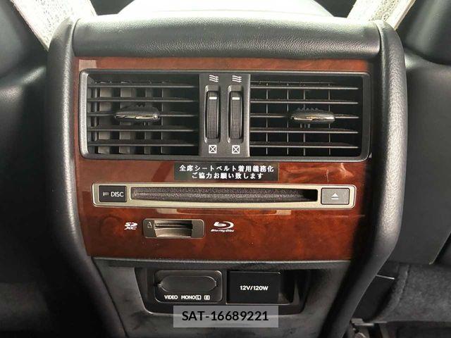 Lexus LS 2013-07 6907749-28