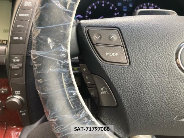 Lexus LS 2007-07 7220998-16