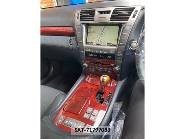 Lexus LS 2007-07 7220998-20