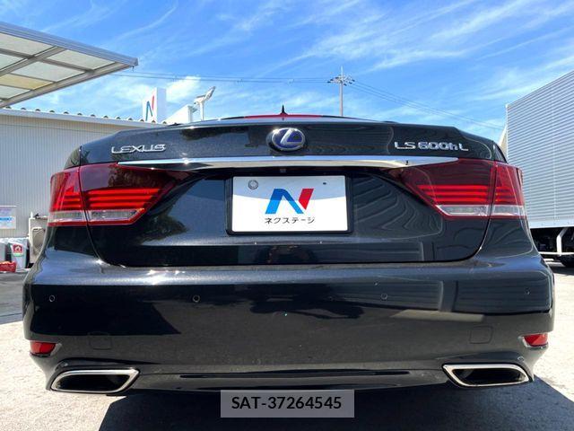 Lexus LS 2013-02 7272233-18