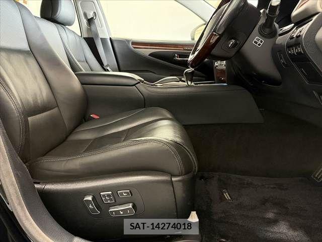 Lexus LS 2013-12 7877371-15