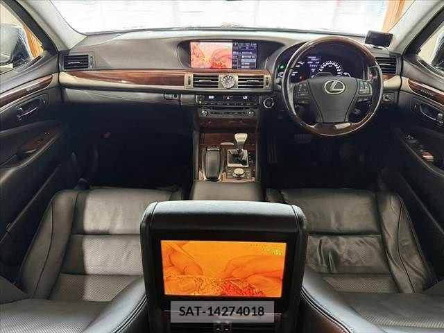 Lexus LS 2013-12 7877371-1
