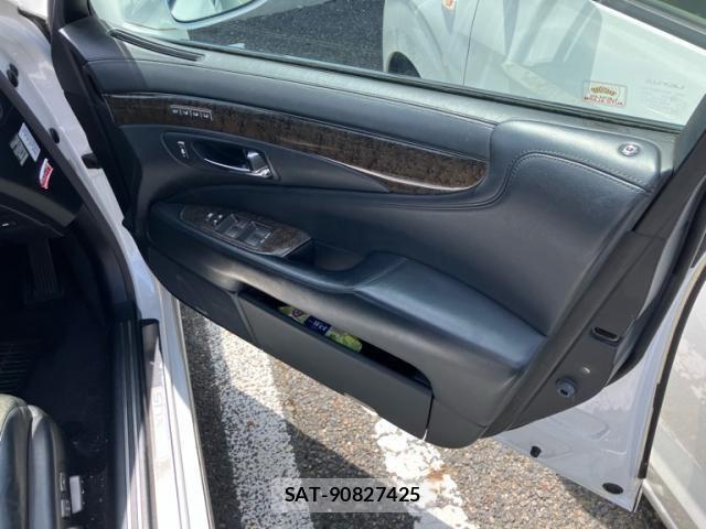 Lexus LS 2007-05 8315195-12