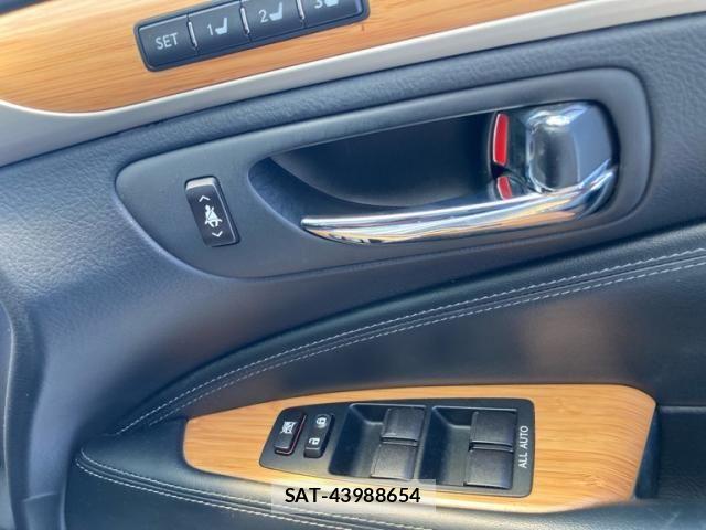 Lexus LS 2013-02 8336571-11