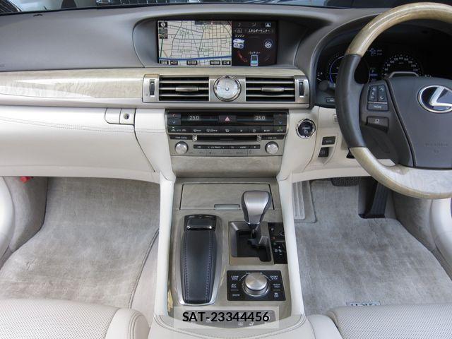 Lexus LS 2015-03 8354847-12