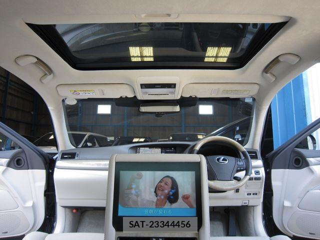 Lexus LS 2015-03 8354847-5