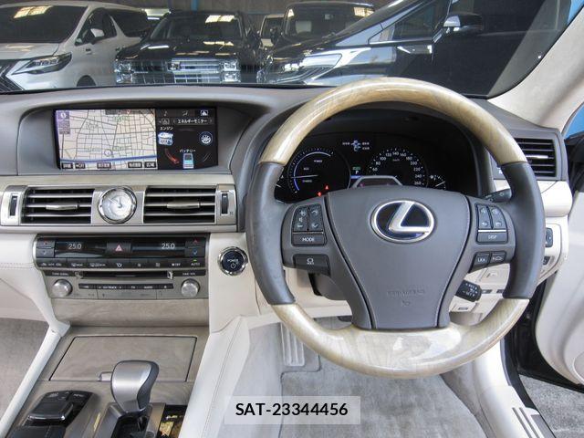 Lexus LS 2015-03 8354847-7