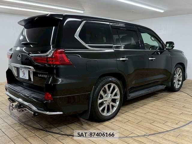 Lexus LX 2016-03 3674678-16