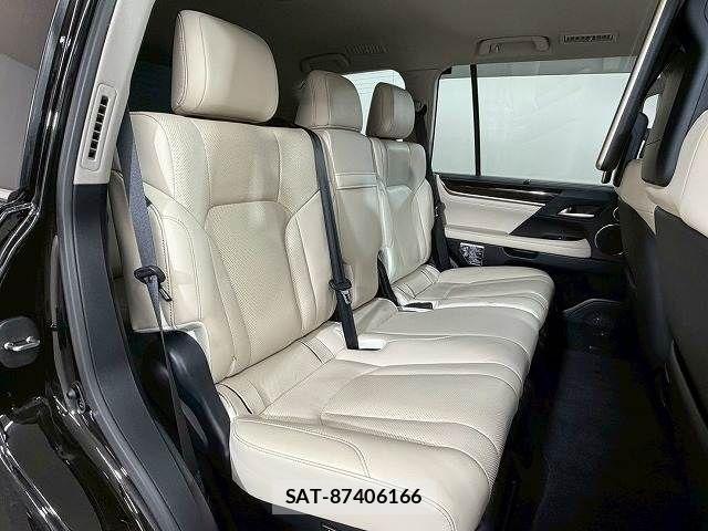 Lexus LX 2016-03 3674678-5