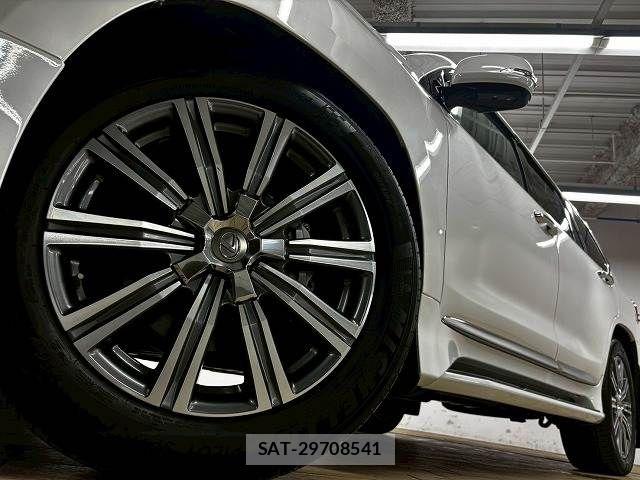 Lexus LX 2016-04 6276714-12