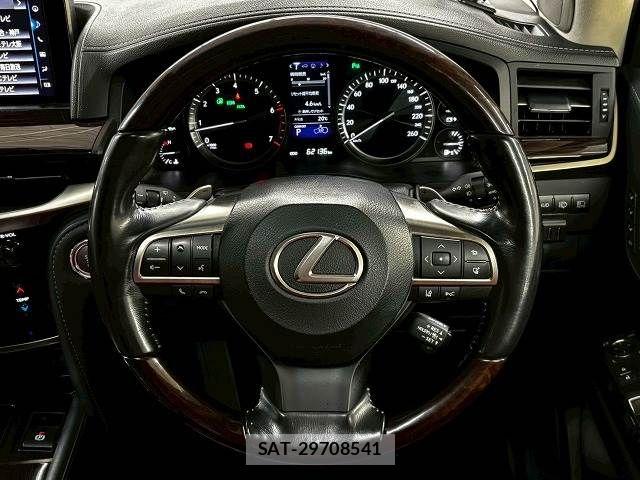 Lexus LX 2016-04 6276714-13