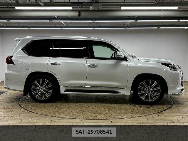 Lexus LX 2016-04 6276714-17
