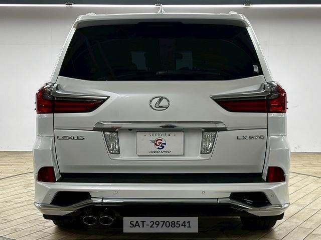 Lexus LX 2016-04 6276714-18