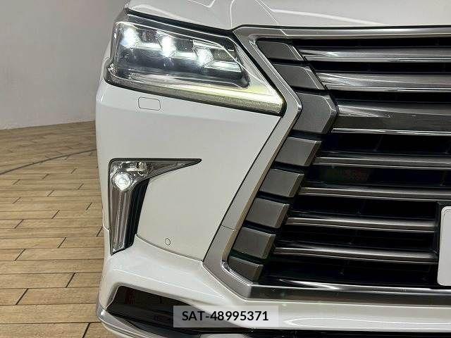 Lexus LX 2016-10 7251327-18
