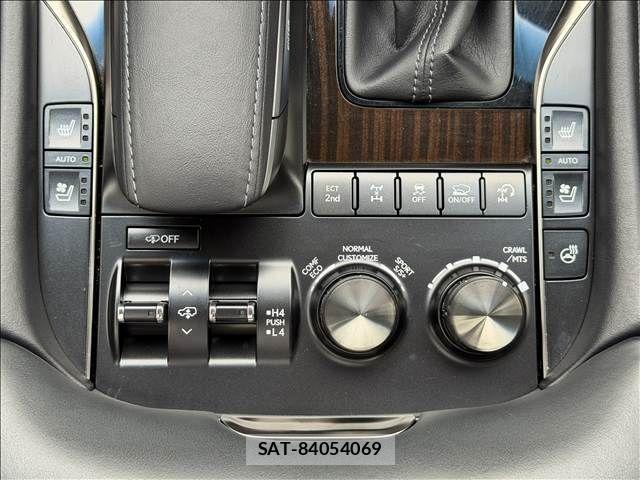 Lexus LX 2015-09 7501281-15