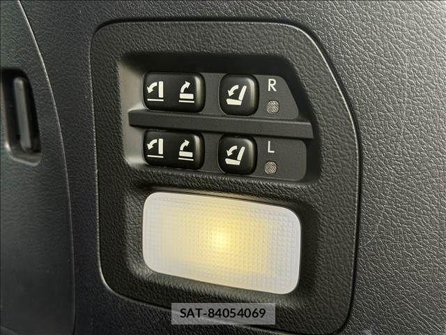 Lexus LX 2015-09 7501281-28