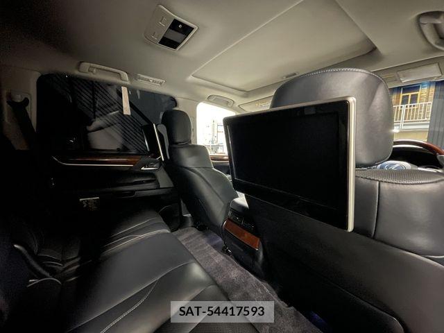Lexus LX 2016-05 7725090-11