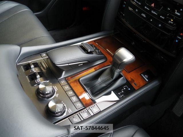 Lexus LX 2018-02 7786524-28