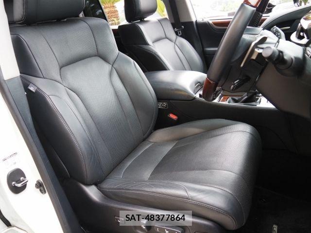 Lexus LX 2019-04 7877372-10