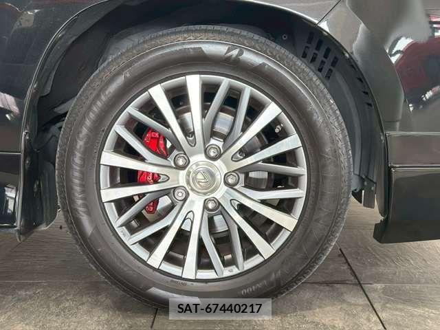 Lexus LX 2018-05 7962414-15
