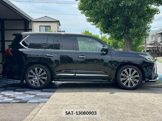 Lexus LX 2018-07 8230626-11