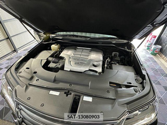 Lexus LX 2018-07 8230626-16