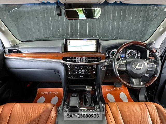 Lexus LX 2018-07 8230626-4