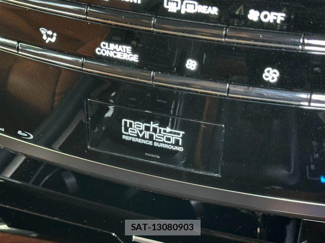 Lexus LX 2018-07 8230626-7
