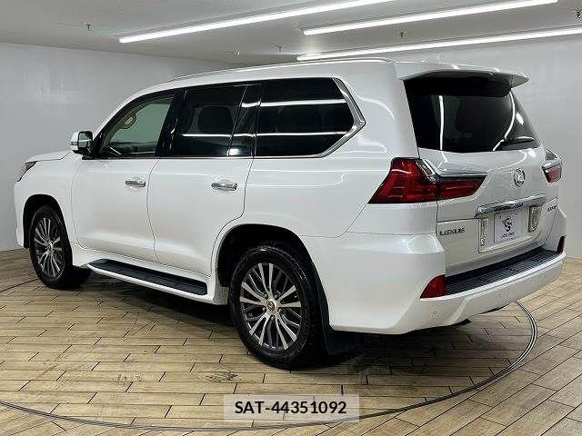 Lexus LX 2015-10 8245730-15
