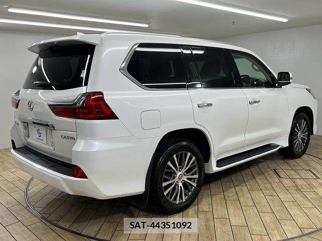 Lexus LX 2015-10 8245730-16