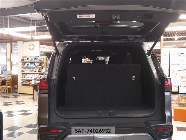 Lexus LX 2022-01 7877377-12