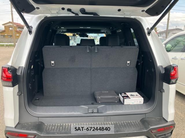 Lexus LX 2023-09 8829967-9