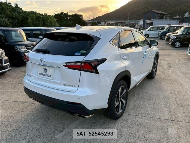 Lexus NX 2016-07 1302649-11