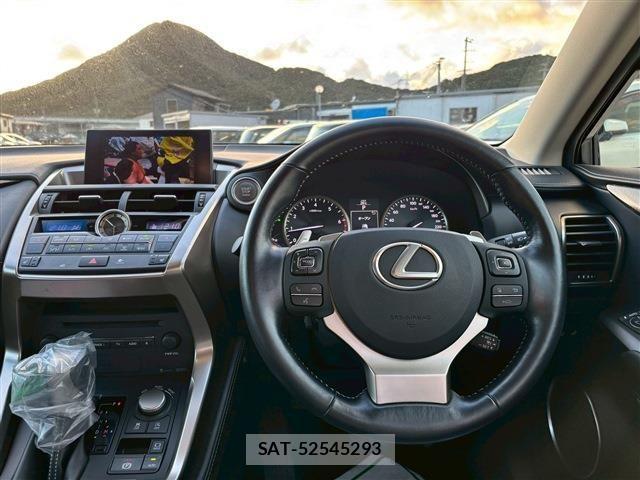 Lexus NX 2016-07 1302649-19