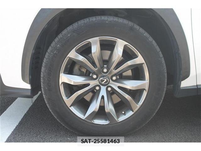 Lexus NX 2015-03 6907754-25