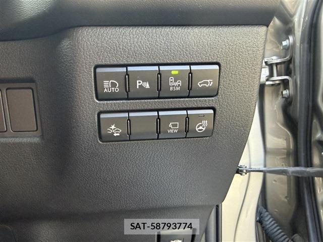 Lexus NX 2015-07 7877384-5