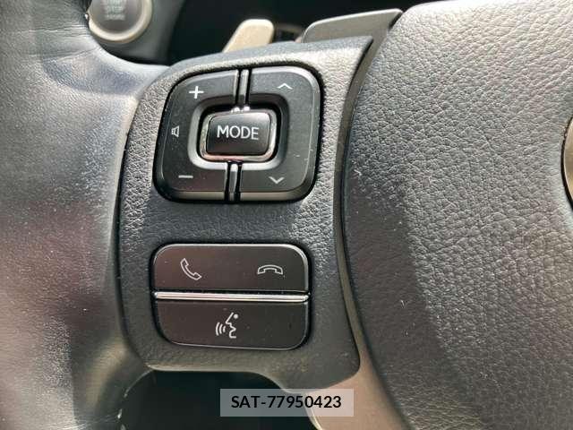Lexus NX 2016-06 8208401-12
